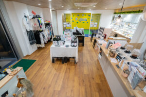 志木駅前英会話教室アルマアカデミーがあるチャレンジショップ内観