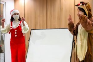 志木駅前英会話教室アルマアカデミーのクリスマスイベント
