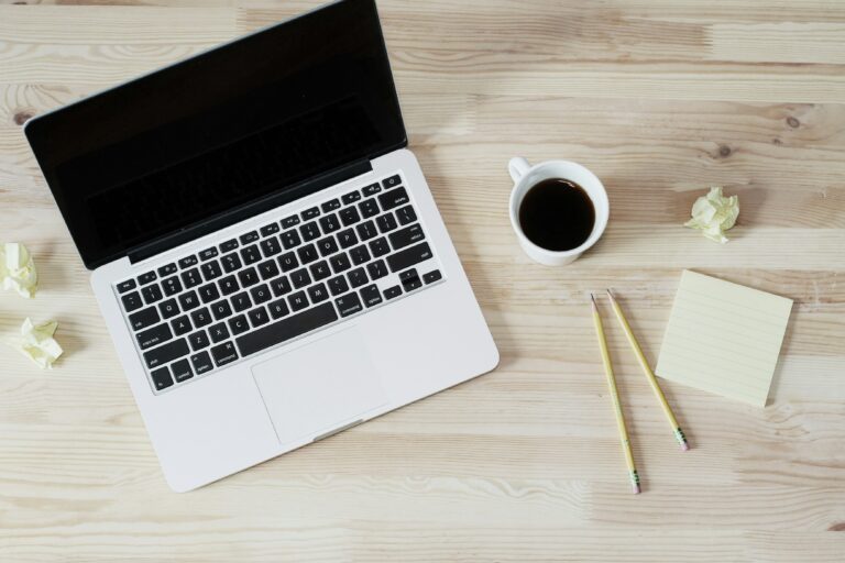 大人語学はオンラインレッスンも対応可能。ご自宅からパソコンで受講でします。