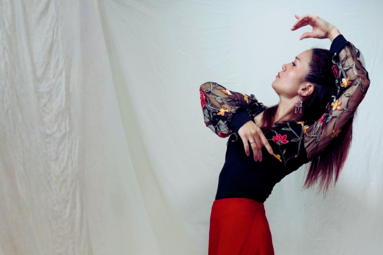 志木駅前の語学・ダンス教室アルマアカデミーの、中村代表のフラメンコダンス