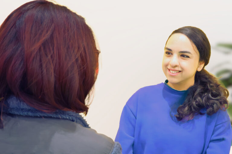 志木駅前の語学・ダンス教室アルマアカデミーの、ネイティブ講師シャマ先生