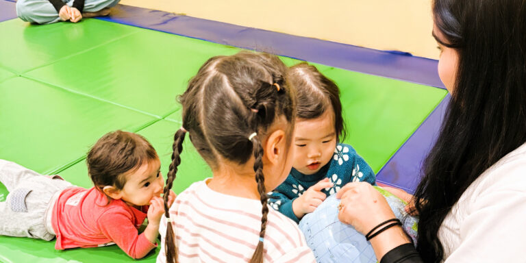 志木の英会話教室のベイビークラスの子供たち