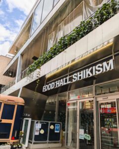 志木駅徒歩1分の商業ビル、シキズムの外観